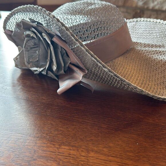 Vintage Whittal & Javits Silver Metallic Open Weave Mesh Large Tricorn Derby Hat - Picture 1 of 16